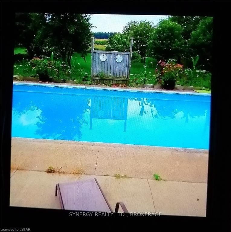 Listing Image 6