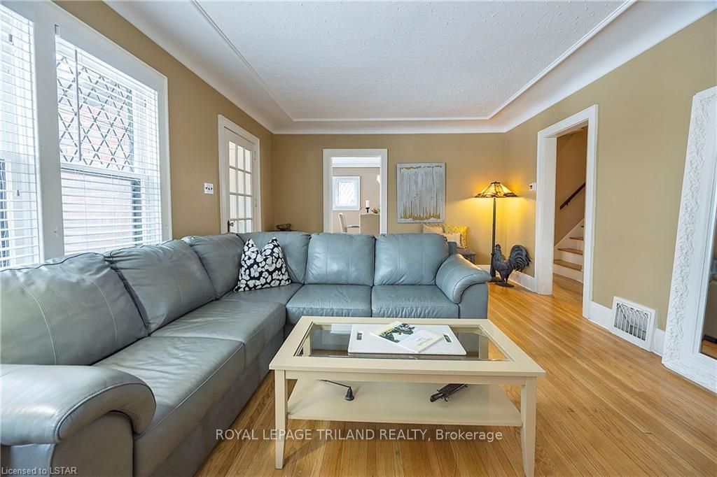 Listing Image 8