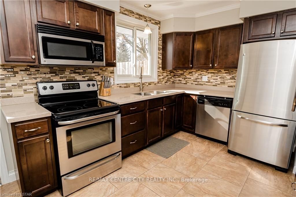 Listing Image 10