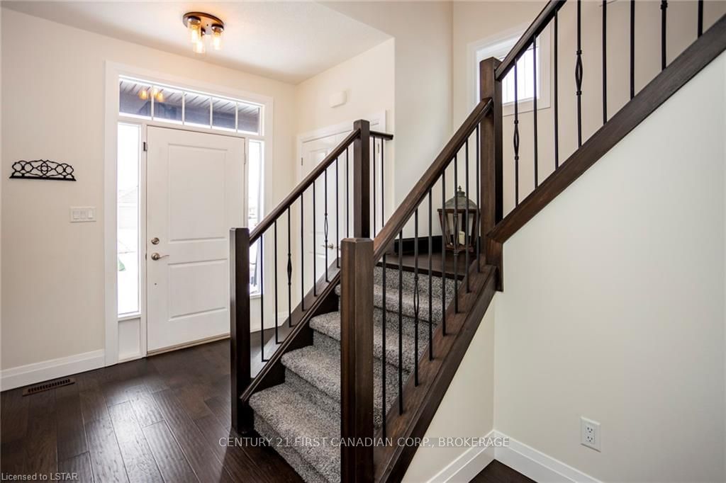 Listing Image 4