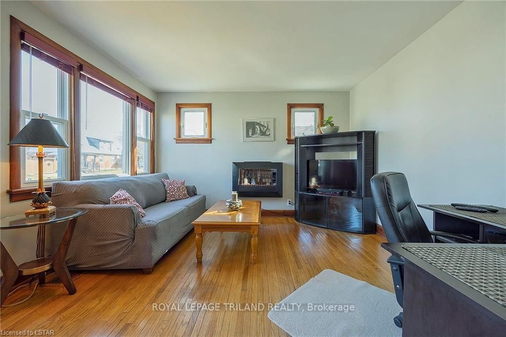 Listing Image 3