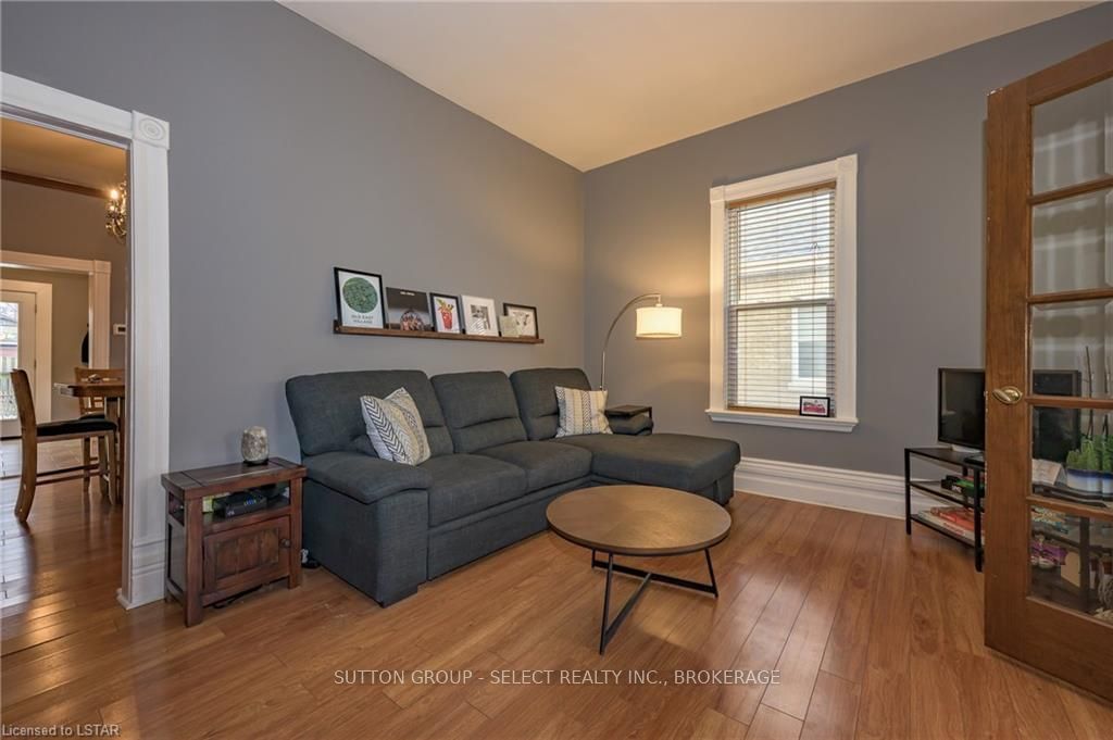 Listing Image 8