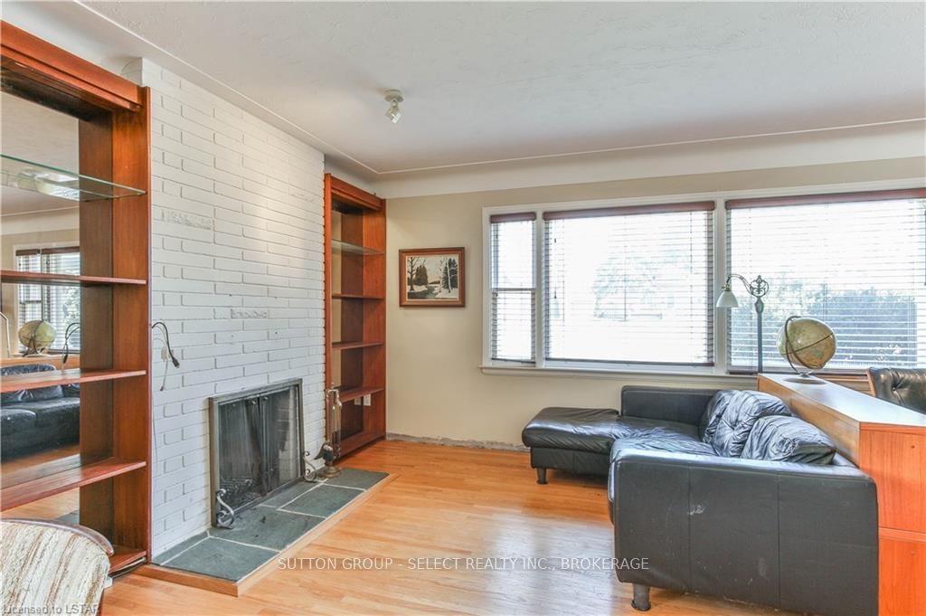 Listing Image 7
