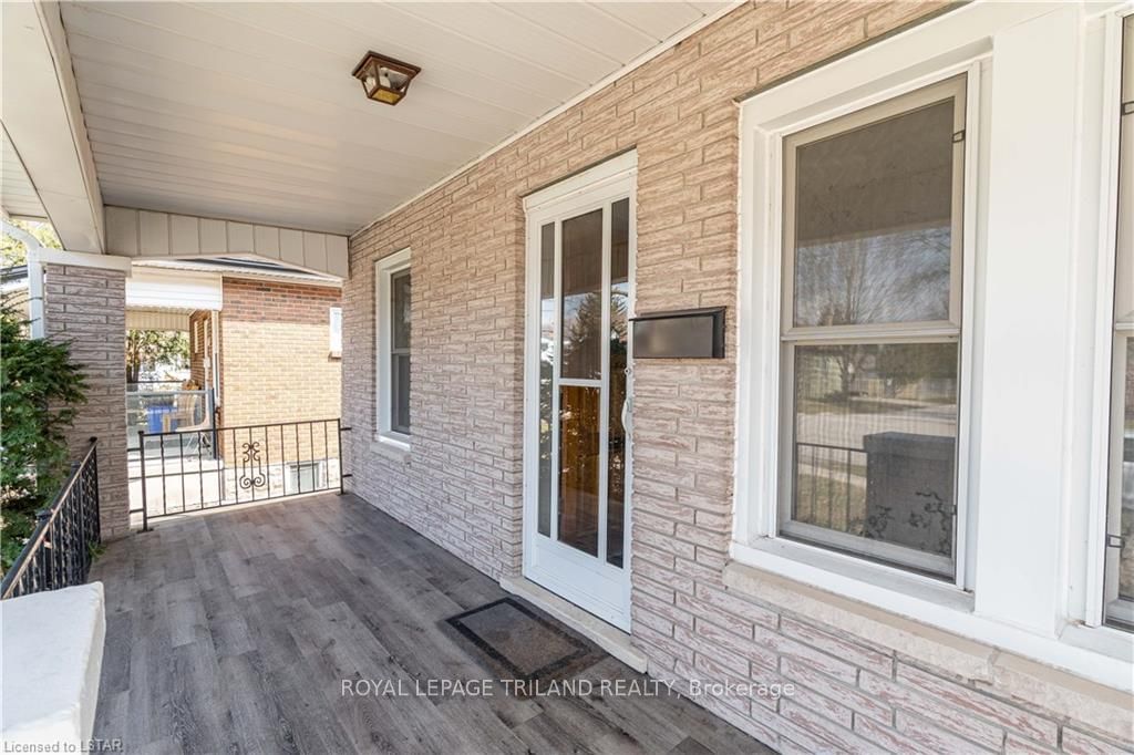 Listing Image 3