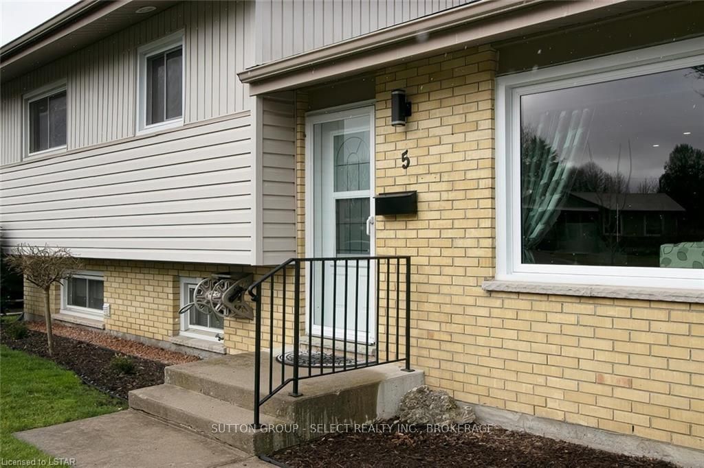 Listing Image 3