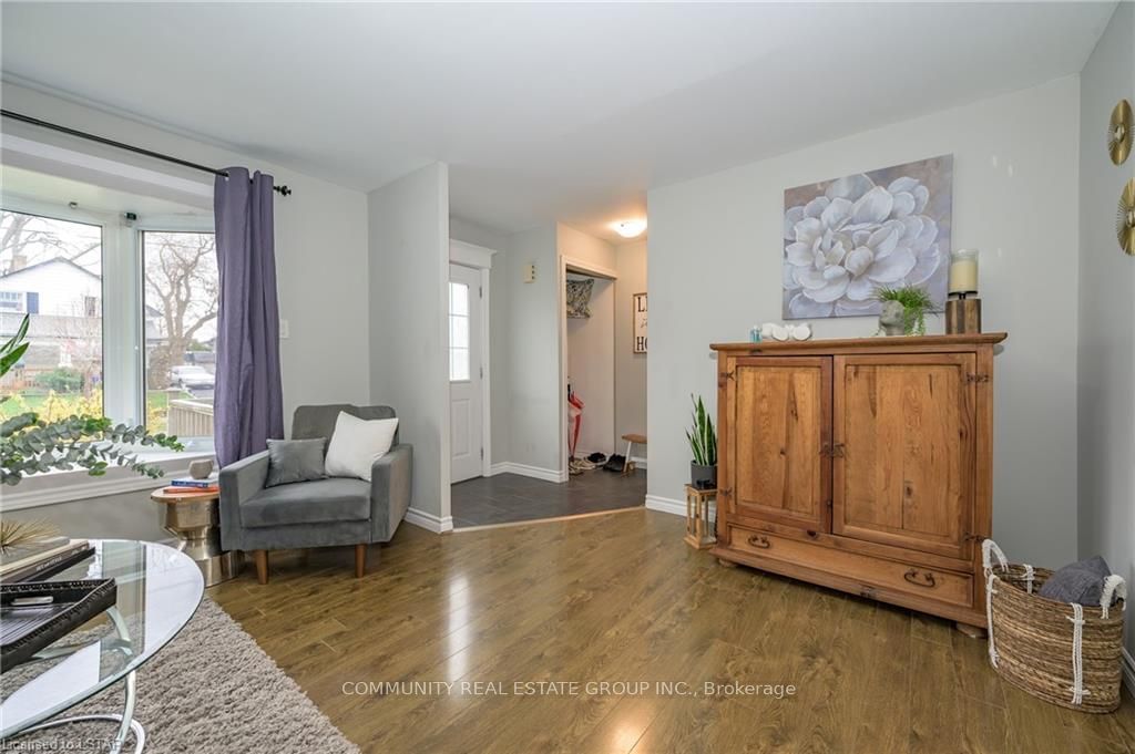 Listing Image 3