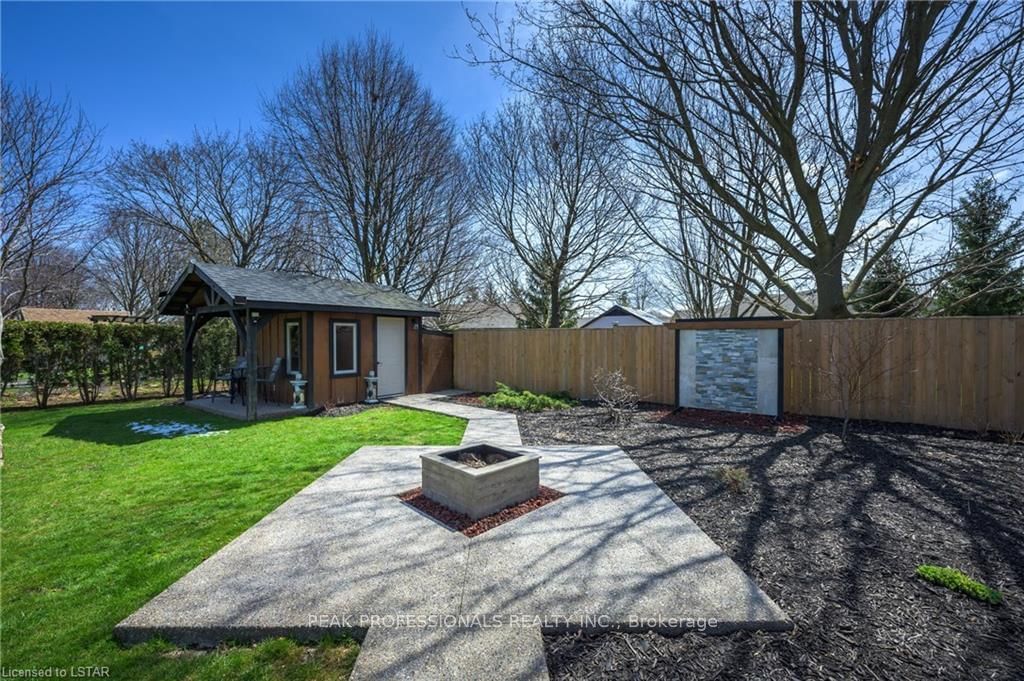 Listing Image 4