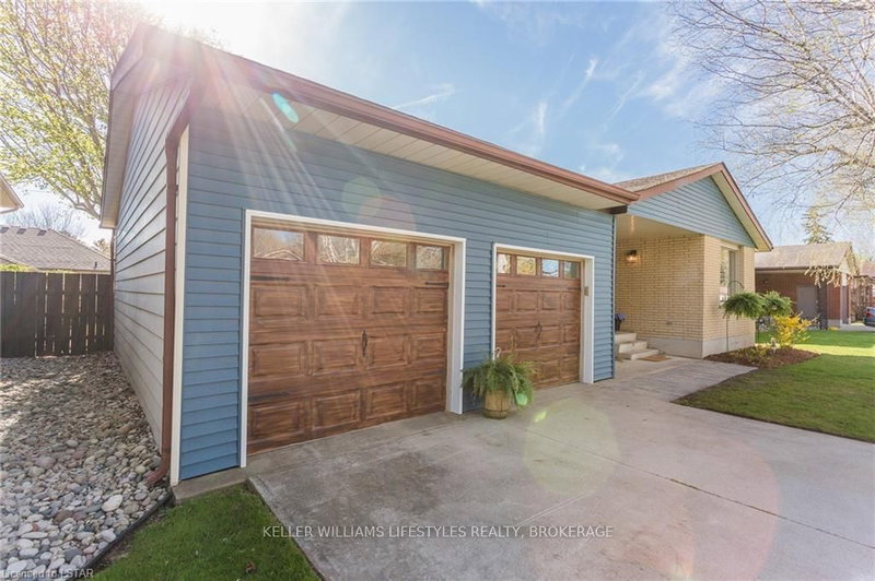 7 Locke Hts, Strathroy-Caradoc, N7G 3X1 | Image 3