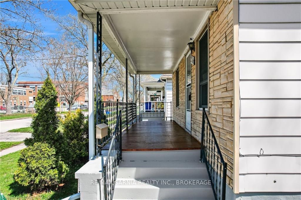 Listing Image 7
