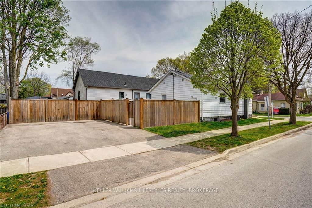 Listing Image 3