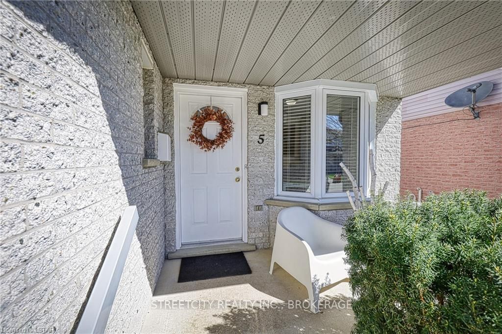 Listing Image 4