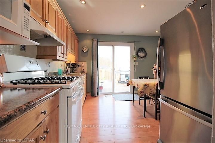 Listing Image 7