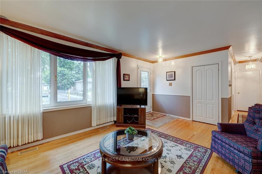 Listing Image 7