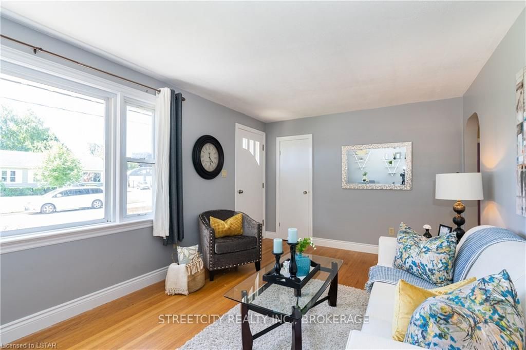 Listing Image 7