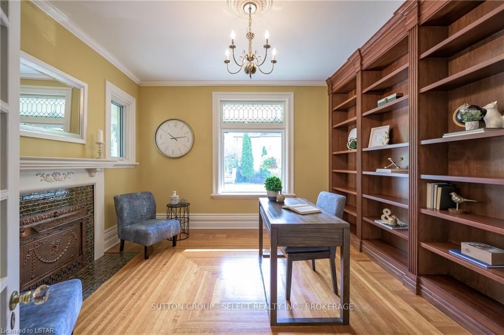 Listing Image 4