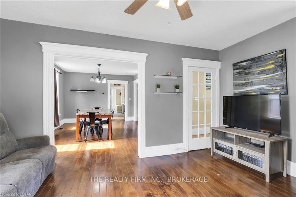 Listing Image 5
