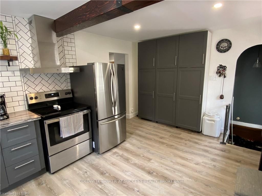 Listing Image 7
