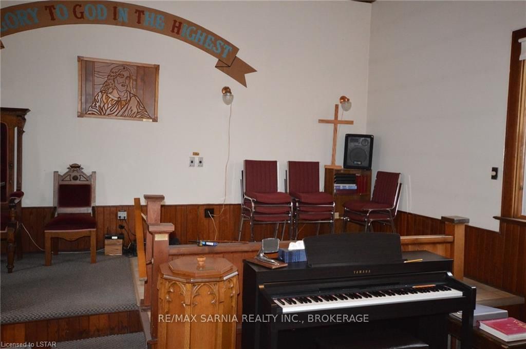 Listing Image 7
