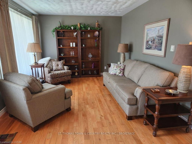 408 John St S, Aylmer, N5H 2E4 | Image 2