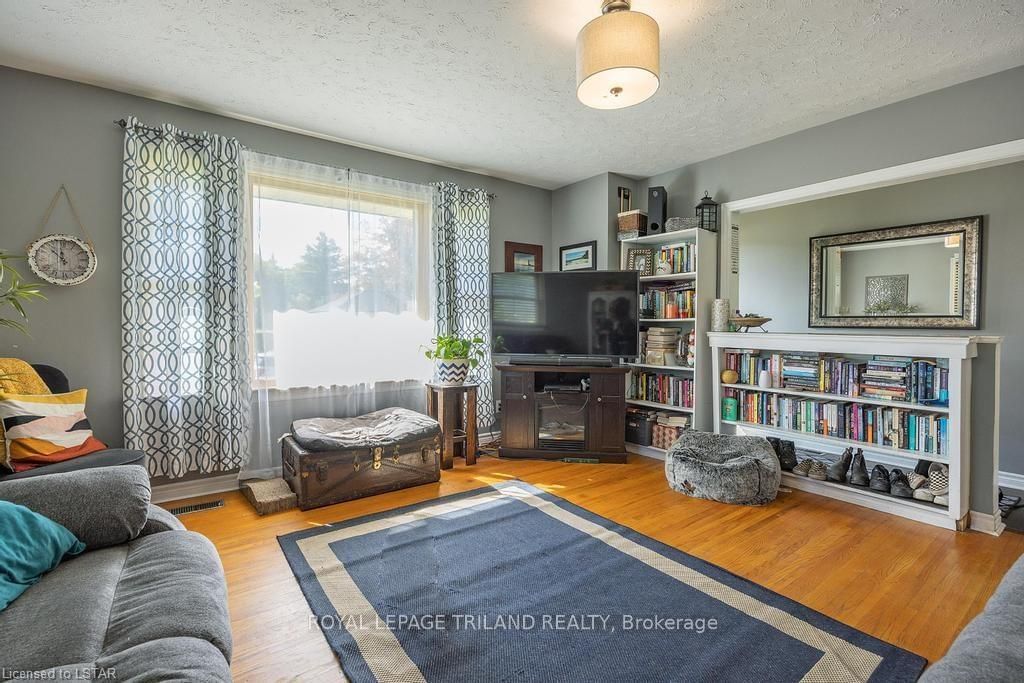 Listing Image 7