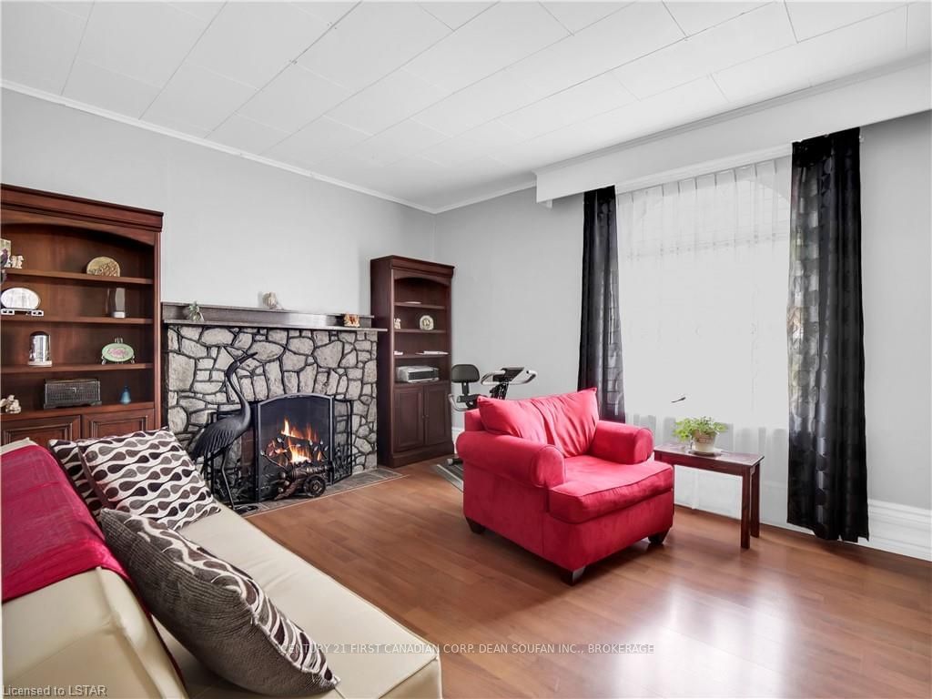 Listing Image 7