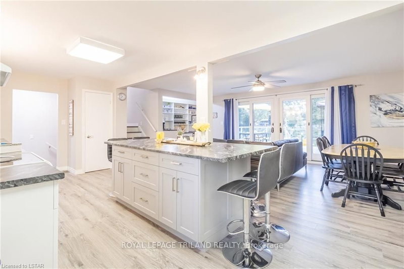 9952 Prince Phillip St, Lambton Shores, N0M 2N0 | Image 2