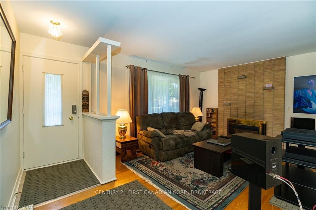 Listing Image 4