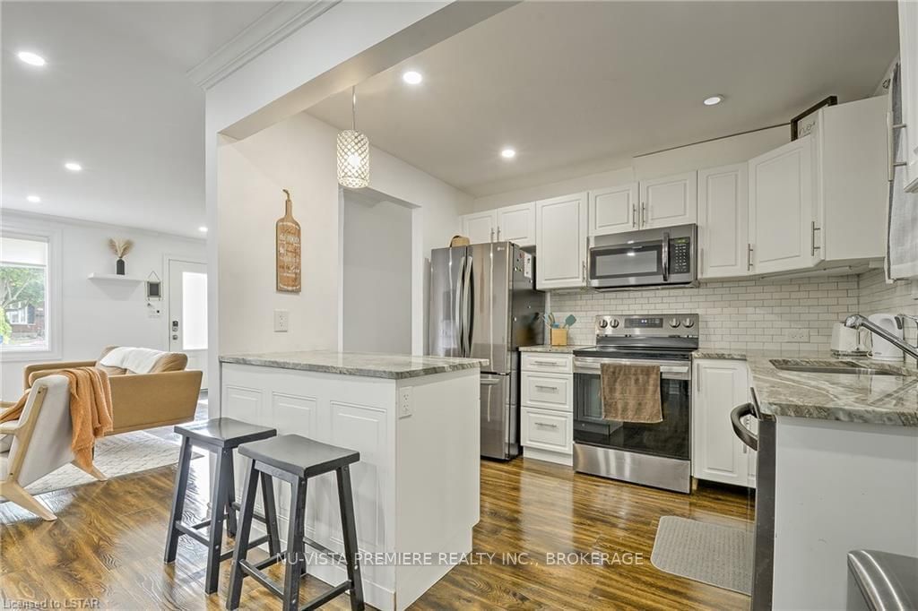 Listing Image 12