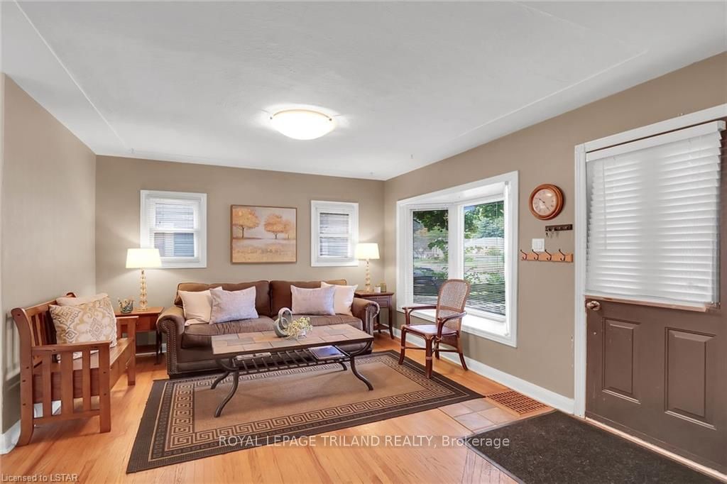Listing Image 5