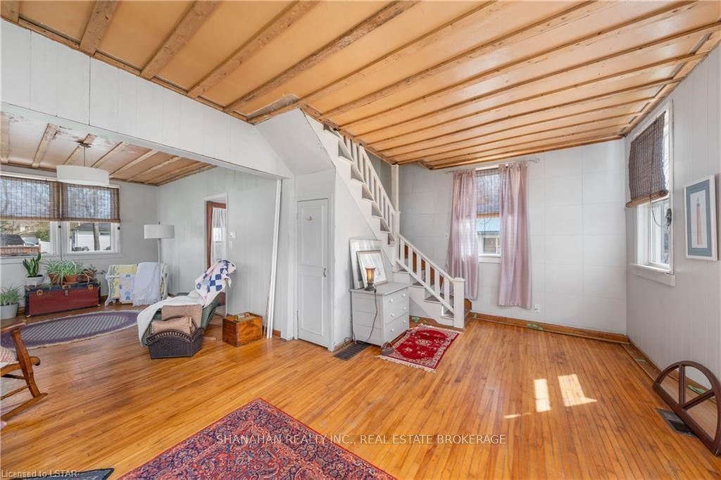 Listing Image 9