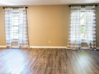 423 EVERGLADE Crescent — photo 5