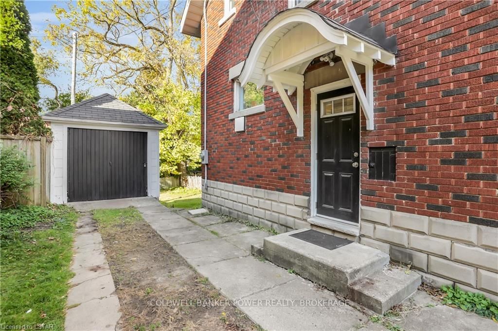 Listing Image 4
