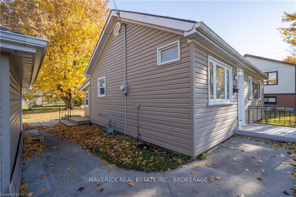 Listing Image 3