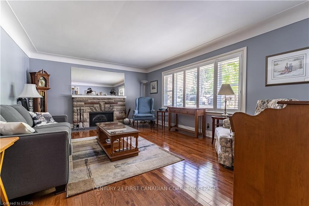 Listing Image 10