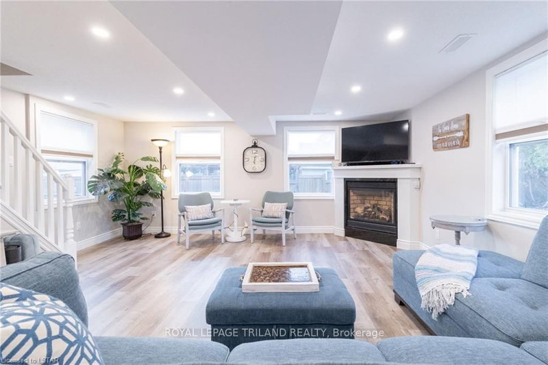 11 Dietrich Cres, Lambton Shores, N0M 1T0 | Image 3