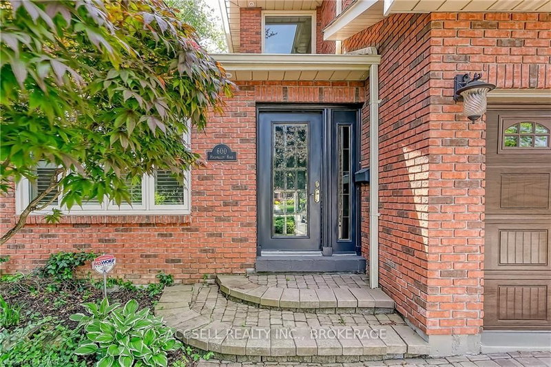 600 Highvalley Rd, Hamilton, L9G 3X3 | Image 2