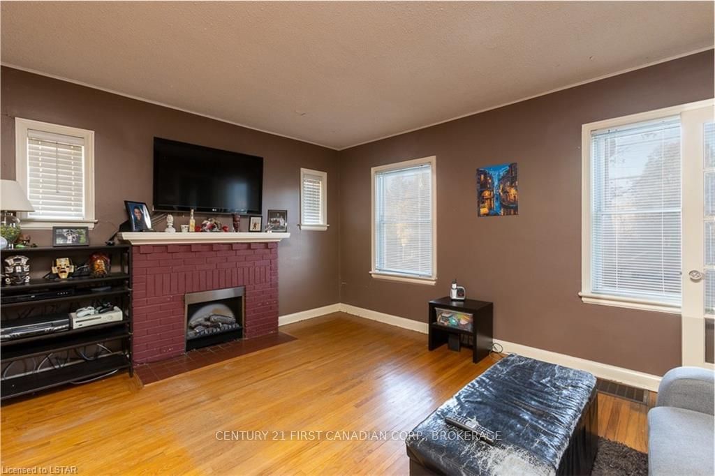 Listing Image 7