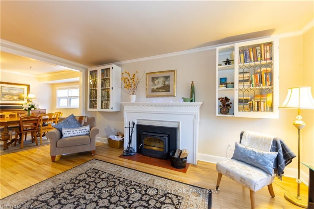 Listing Image 11