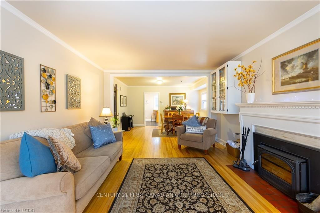 Listing Image 9