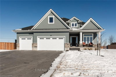 Detached House sold at 551 Scenic Court, Warwick, Ontario, N0M 2S0 - Watford - MLS: X7811476