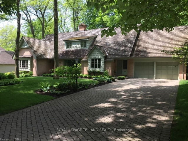 226 HUNT CLUB Drive