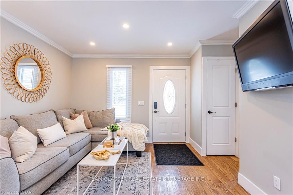 Listing Image 10
