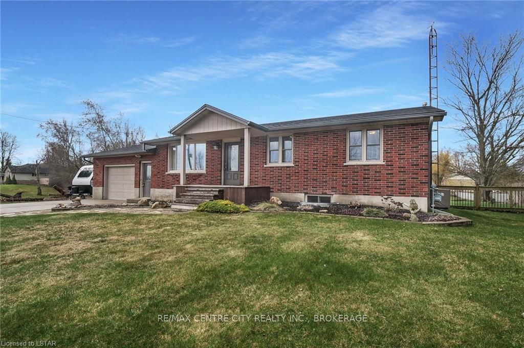 Detached House sold at 22821 Melbourne Road, Strathroy-Caradoc, Melbourne, N0L 1T0 - MLS: X7813072