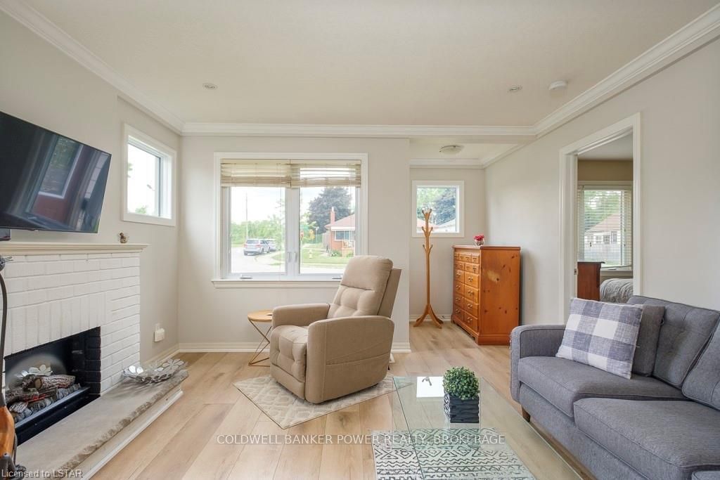 Listing Image 7