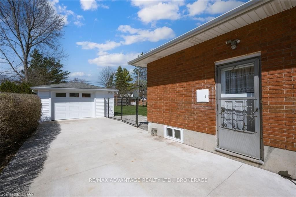 Listing Image 3