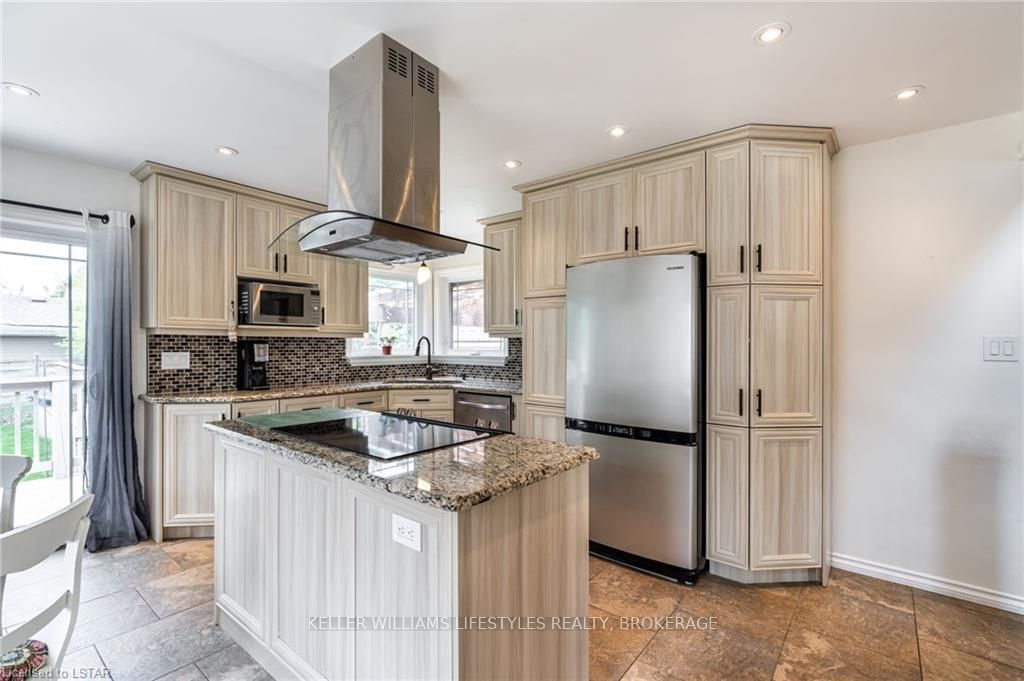 Listing Image 10