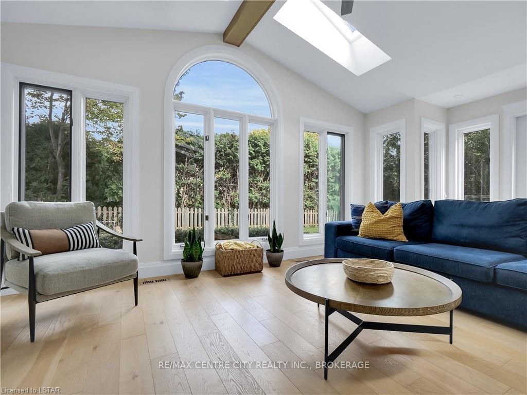 Listing Image 19