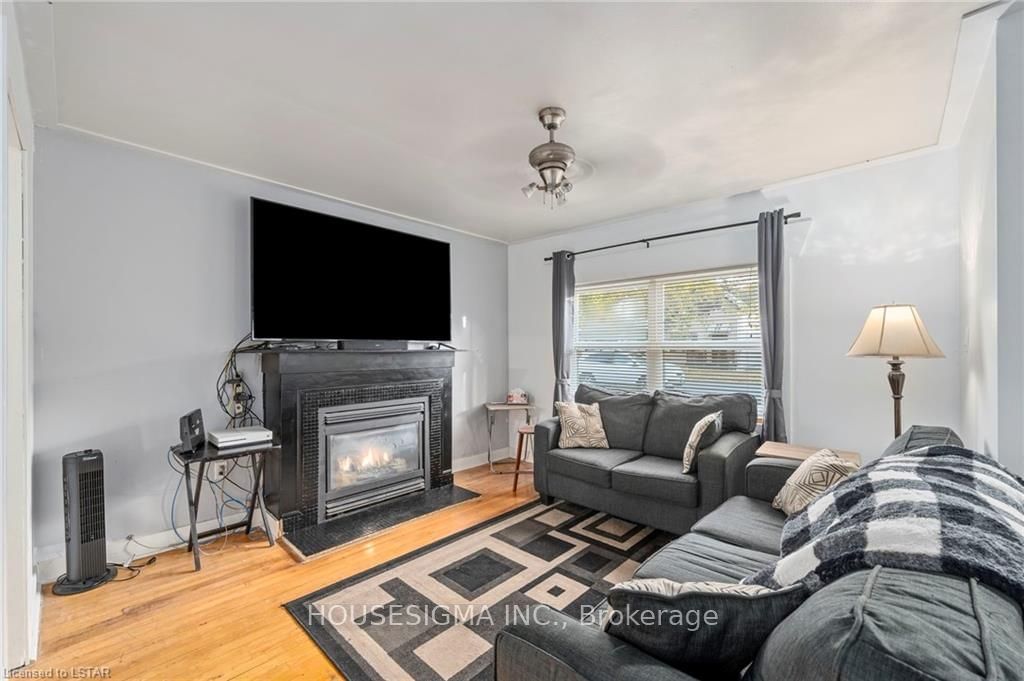 Listing Image 7