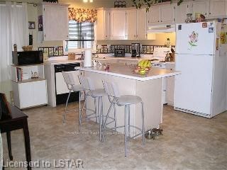 21 Erin Crt, Aylmer, N5H 3G6 | Image 3