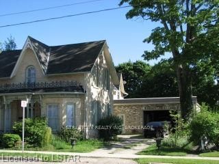 Listing photo 2